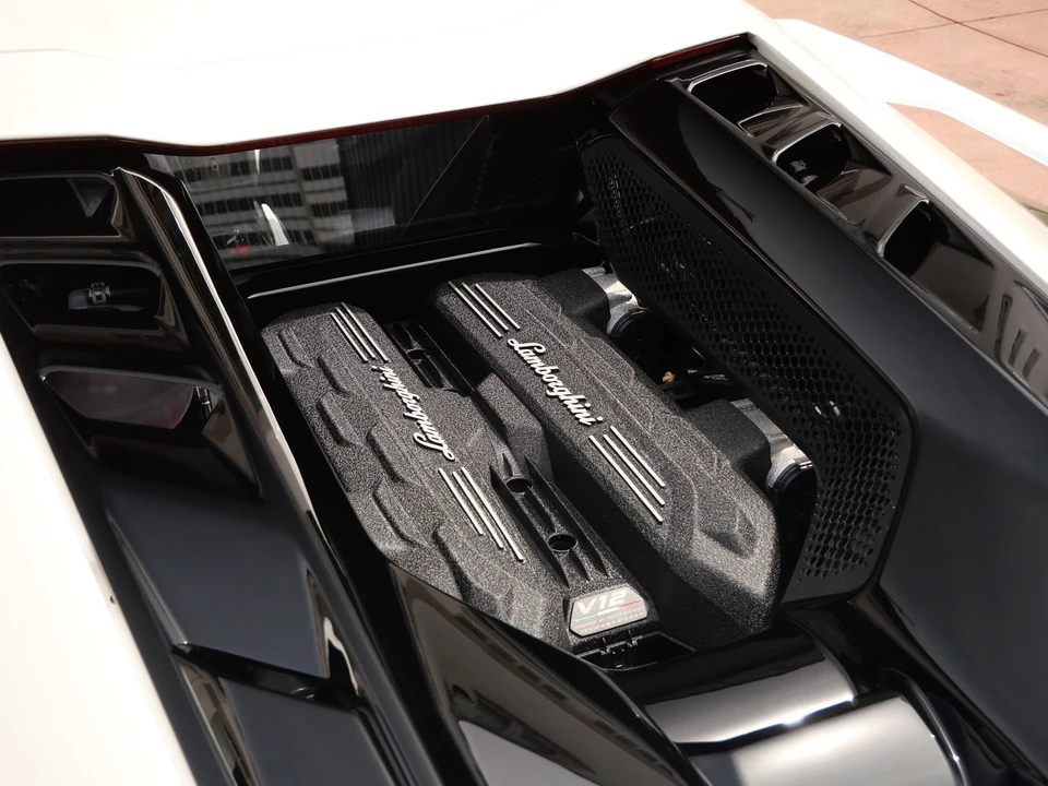 2026 Lamborghini Revuelto - Image 11 of 27