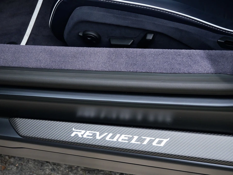 2026 Lamborghini Revuelto - Image 22 of 27
