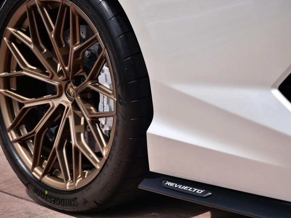 2026 Lamborghini Revuelto - Image 12 of 27