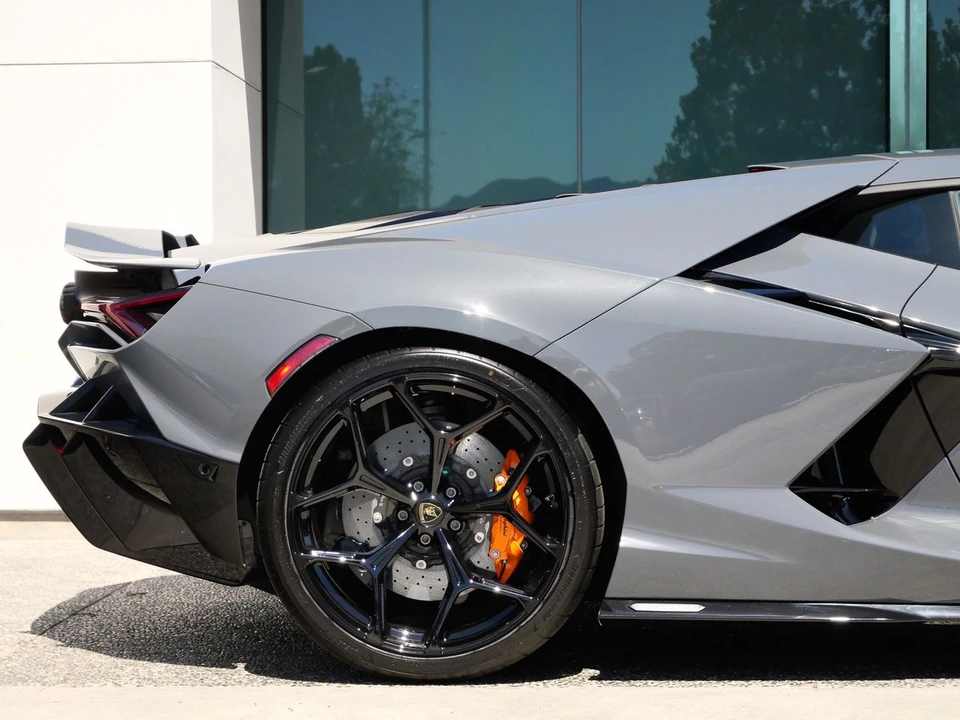 2026 Lamborghini Revuelto - Image 12 of 24