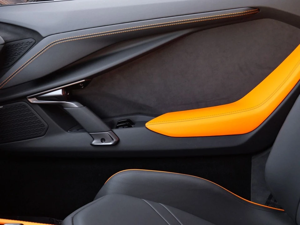 2026 Lamborghini Revuelto - Image 18 of 24