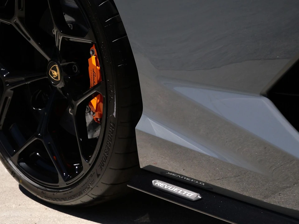 2026 Lamborghini Revuelto - Image 11 of 24