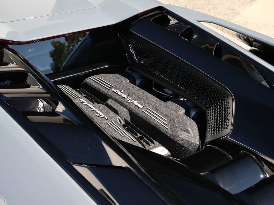 2026 Lamborghini Revuelto - Image 10 of 24