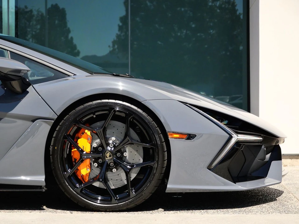 2026 Lamborghini Revuelto - Image 9 of 24