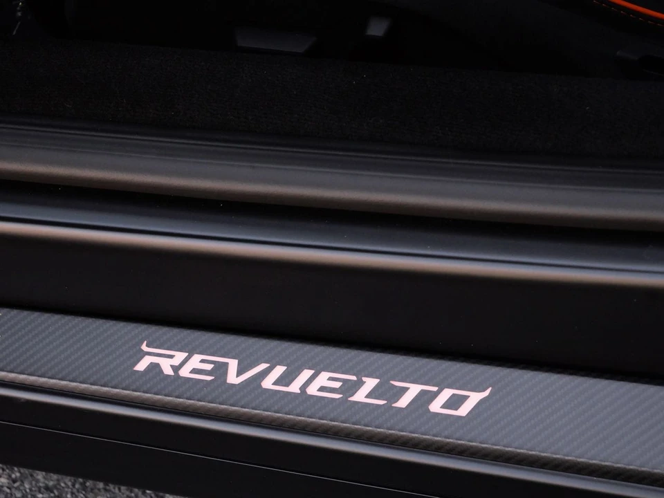 2026 Lamborghini Revuelto - Image 19 of 24