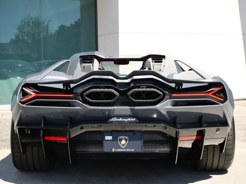 2026 Lamborghini Revuelto - Image 4 of 24