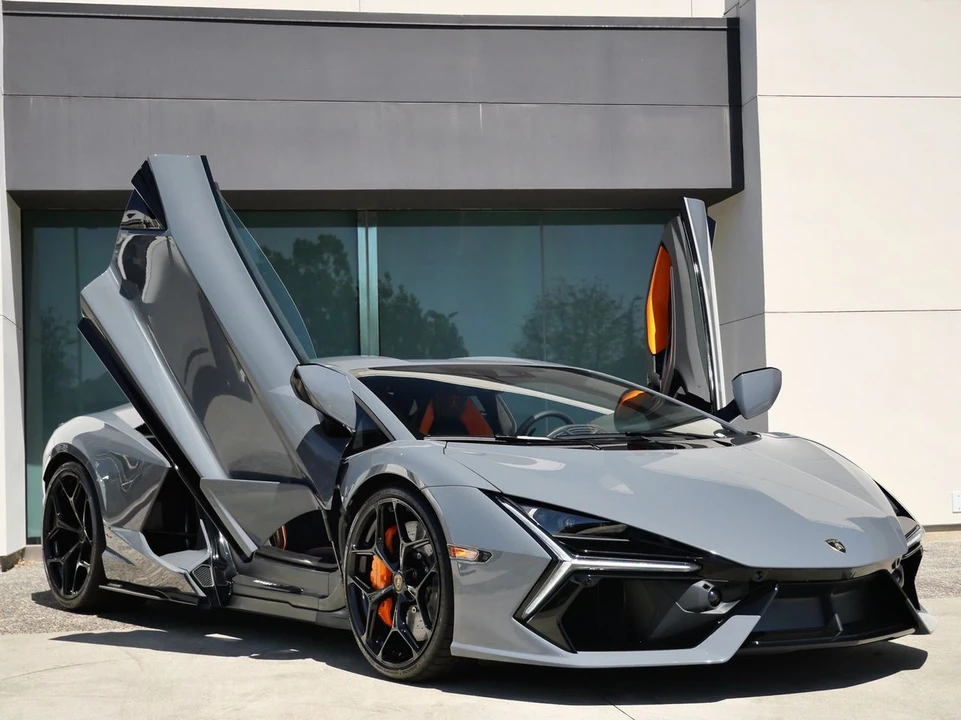 2026 Lamborghini Revuelto - Image 13 of 24