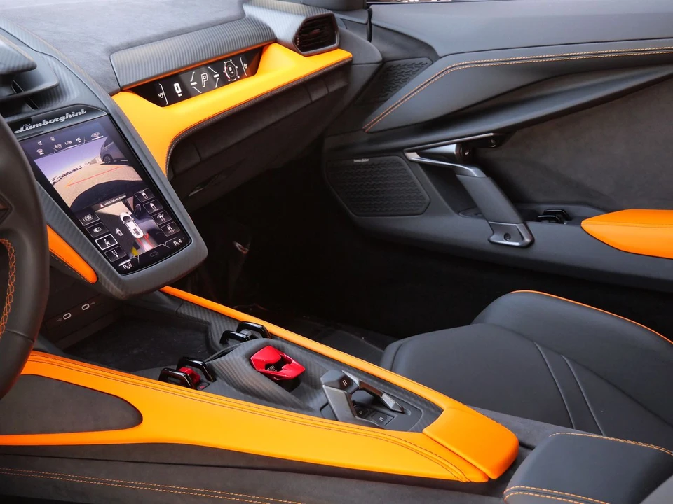 2026 Lamborghini Revuelto - Image 17 of 24