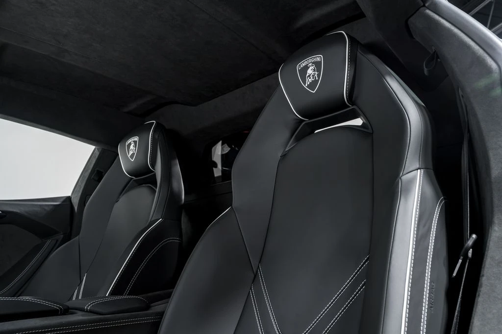 2026 Lamborghini Revuelto - Image 18 of 31