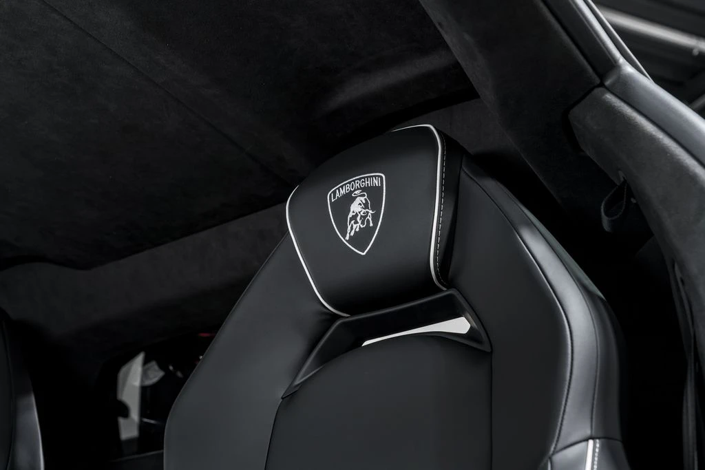2026 Lamborghini Revuelto - Image 19 of 31