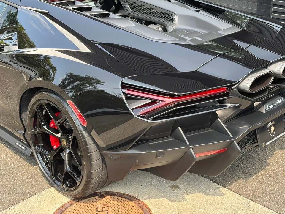 2026 Lamborghini Revuelto - Image 8 of 23
