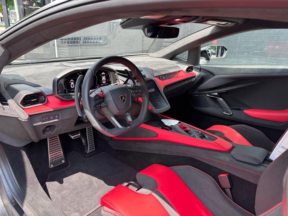 2026 Lamborghini Revuelto - Image 19 of 23