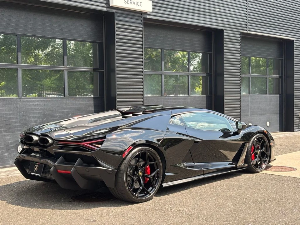 2026 Lamborghini Revuelto - Image 22 of 23