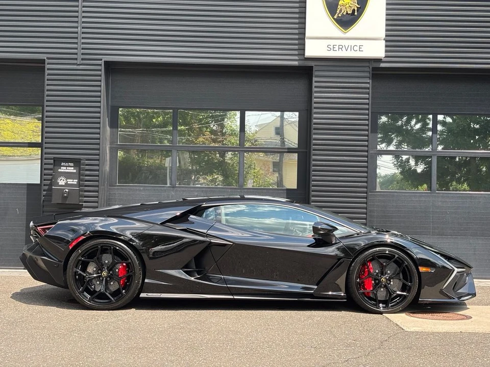 2026 Lamborghini Revuelto - Image 21 of 23