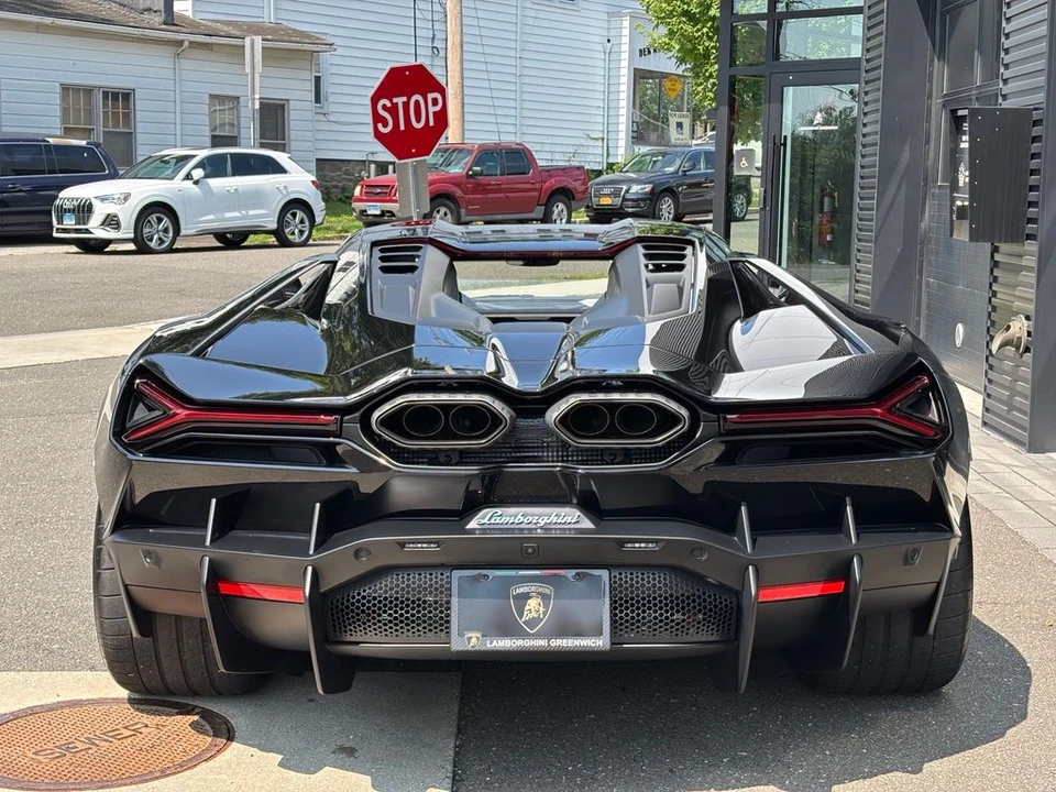 2026 Lamborghini Revuelto - Image 4 of 23
