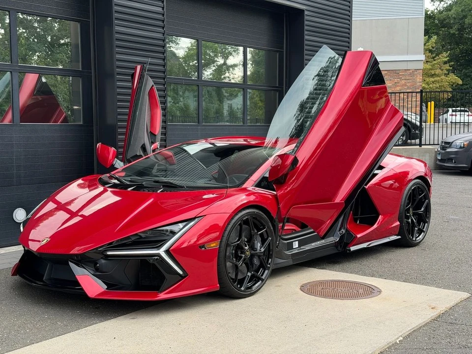 2026 Lamborghini Revuelto - Image 10 of 21