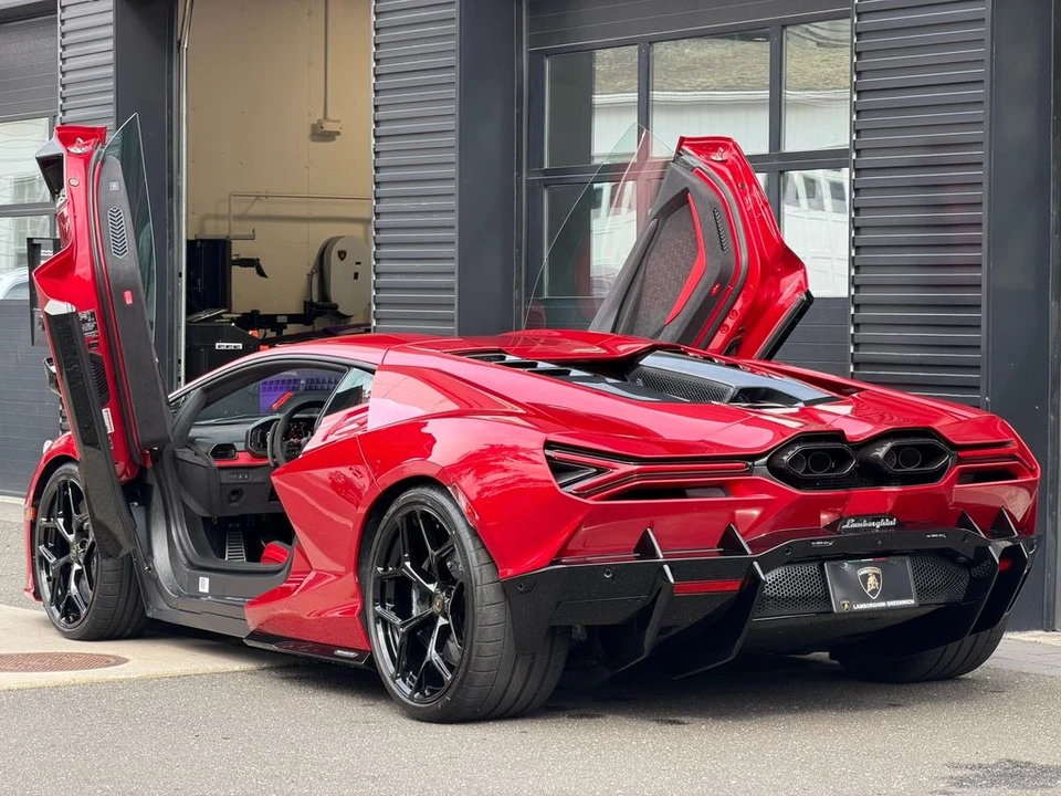 2026 Lamborghini Revuelto - Image 12 of 21