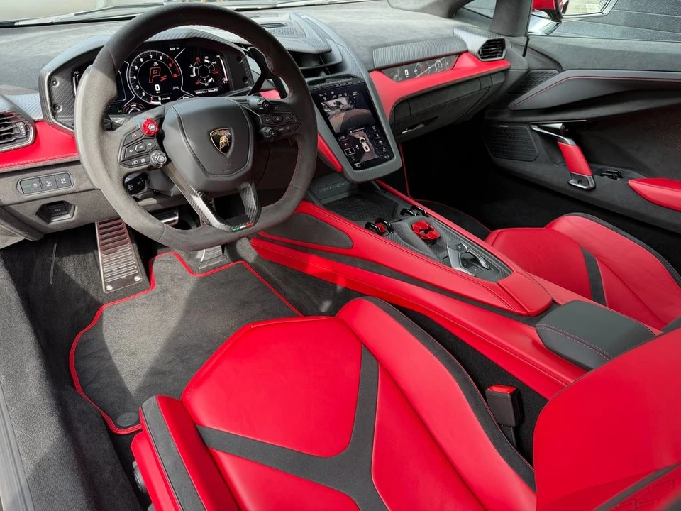 2026 Lamborghini Revuelto - Image 16 of 21