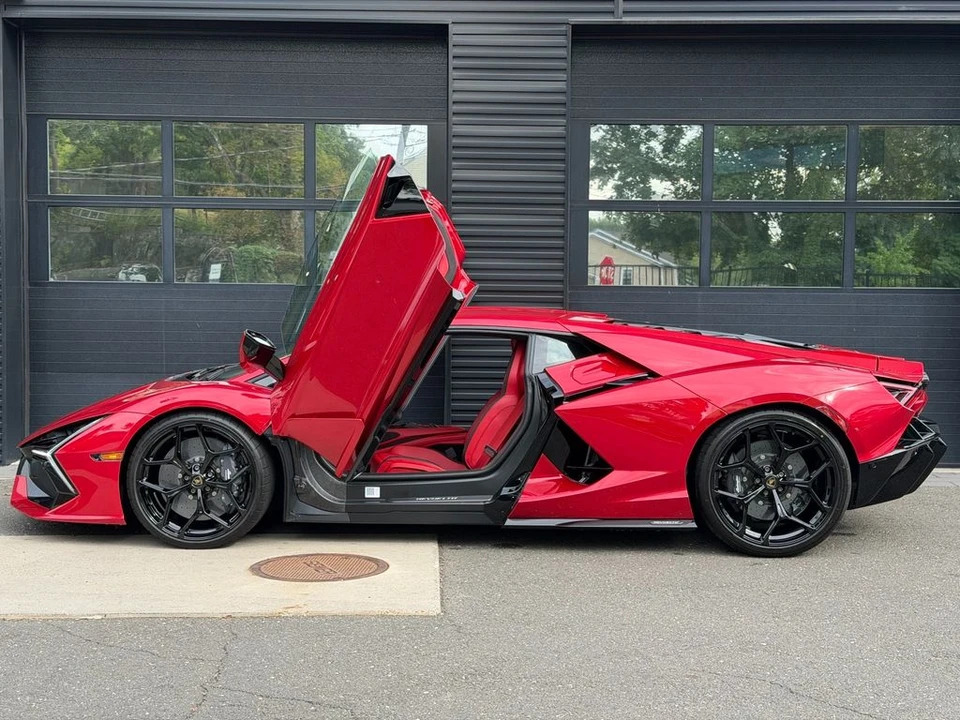 2026 Lamborghini Revuelto - Image 11 of 21