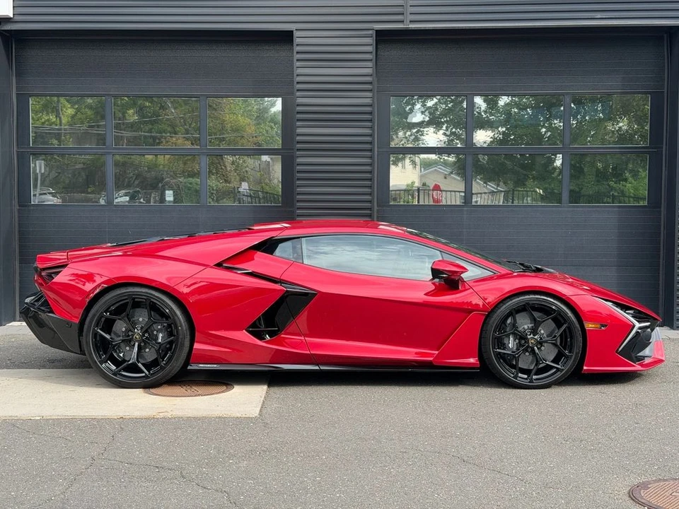 2026 Lamborghini Revuelto - Image 14 of 21