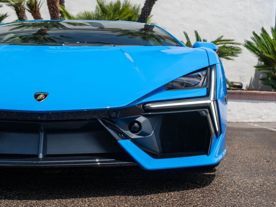 2026 Lamborghini Revuelto - Image 19 of 31