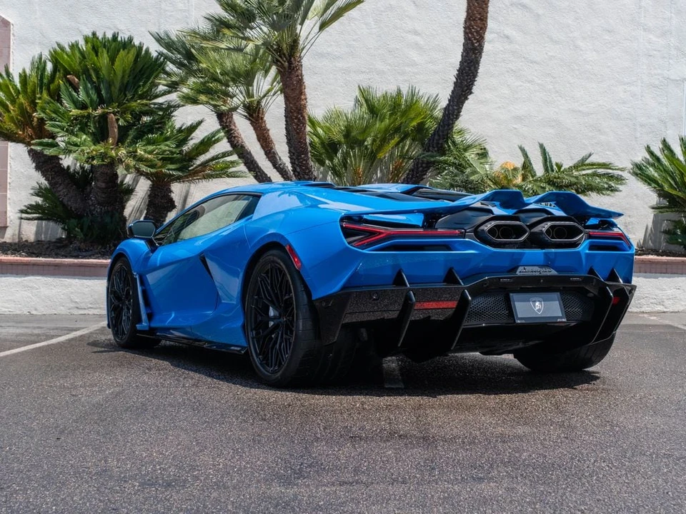 2026 Lamborghini Revuelto - Image 24 of 31