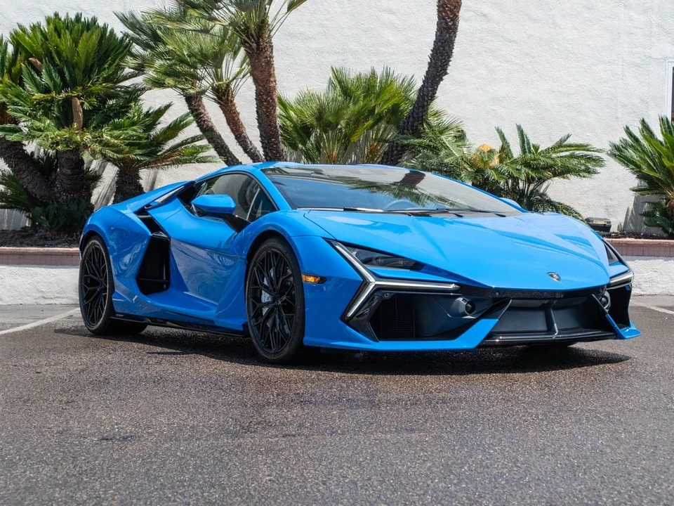 2026 Lamborghini Revuelto - Image 20 of 31
