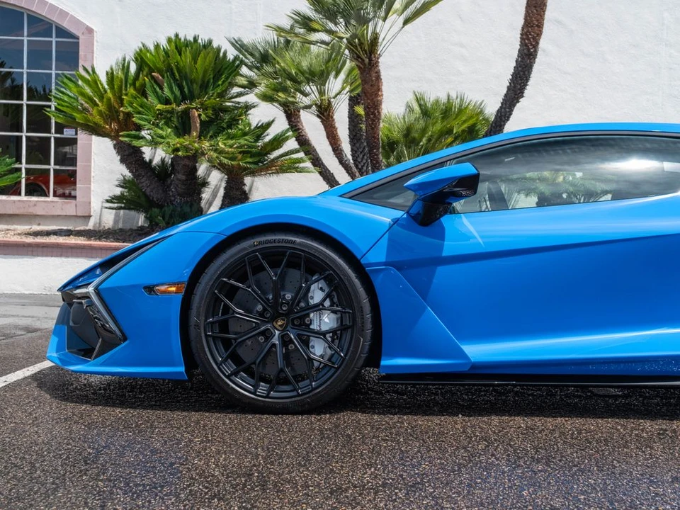 2026 Lamborghini Revuelto - Image 14 of 31