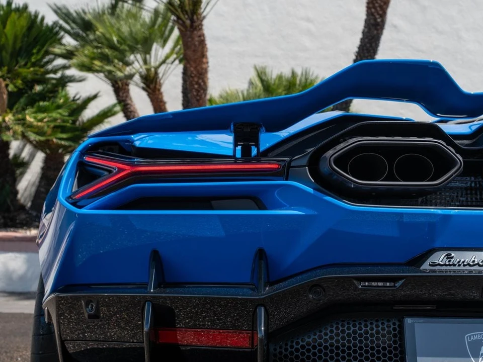 2026 Lamborghini Revuelto - Image 21 of 31