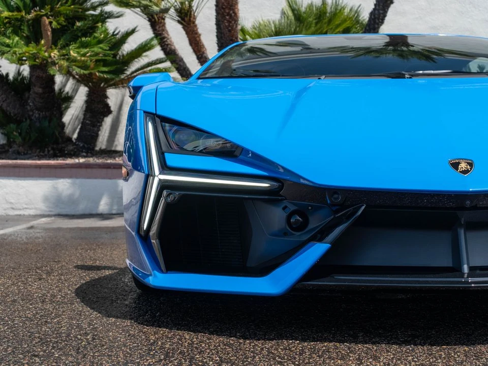 2026 Lamborghini Revuelto - Image 18 of 31