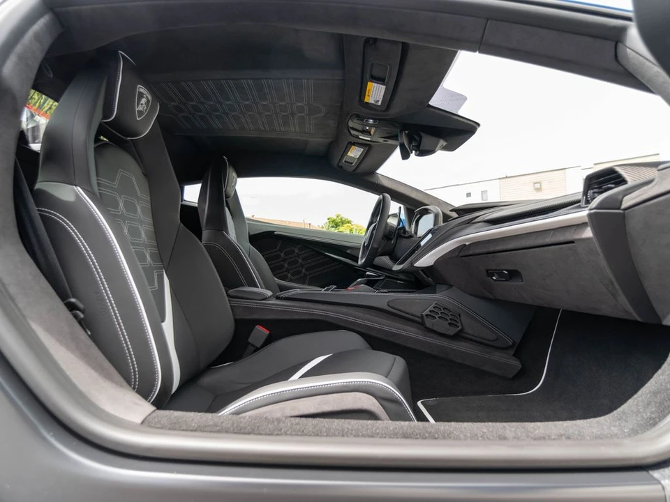 2026 Lamborghini Revuelto - Image 8 of 31