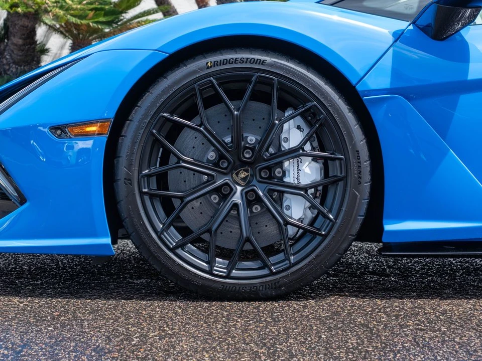 2026 Lamborghini Revuelto - Image 9 of 31