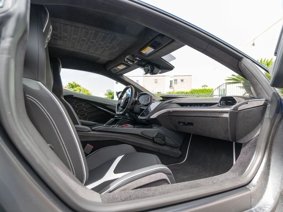 2026 Lamborghini Revuelto - Image 11 of 31