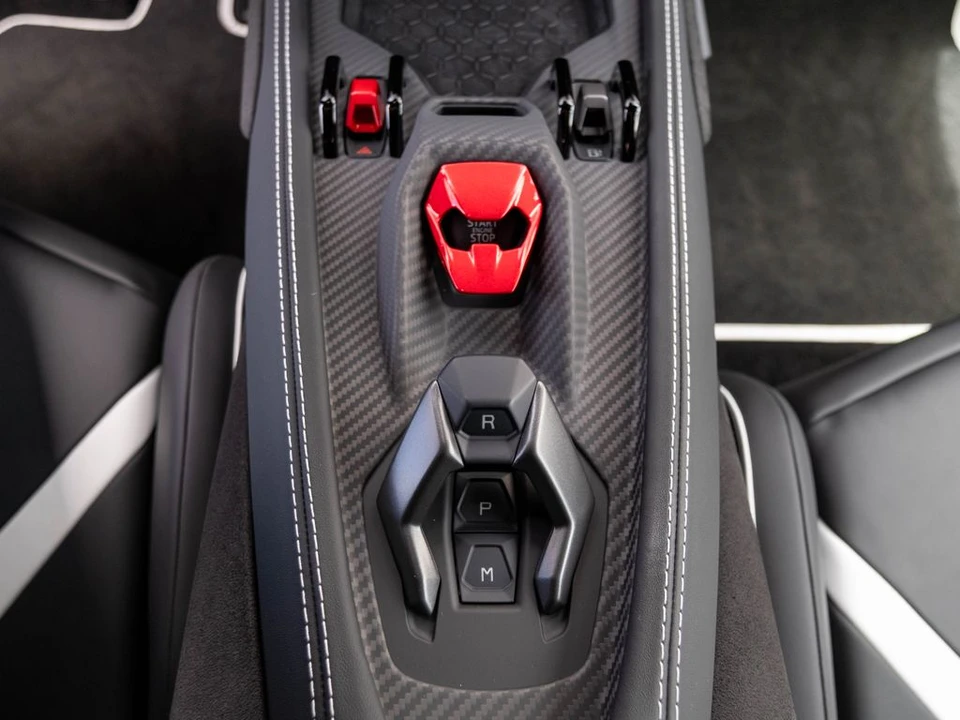 2026 Lamborghini Revuelto - Image 30 of 31