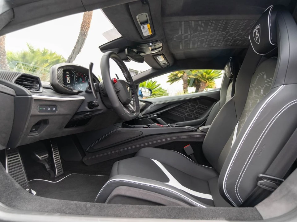 2026 Lamborghini Revuelto - Image 6 of 31