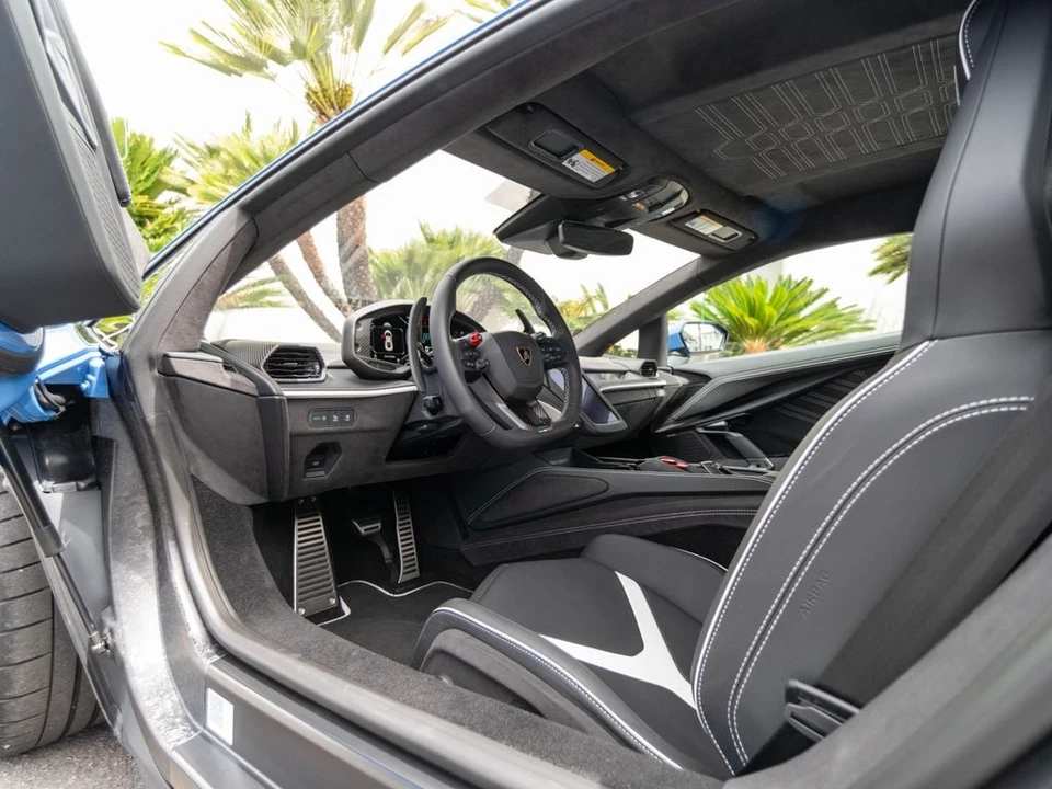 2026 Lamborghini Revuelto - Image 7 of 31