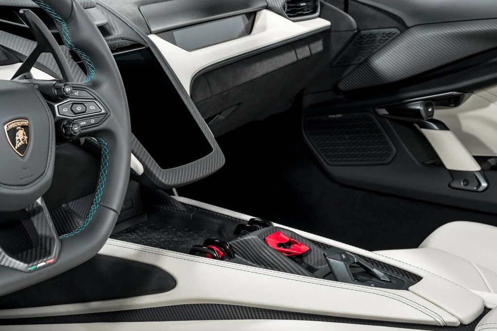 2026 Lamborghini Revuelto - Image 21 of 31