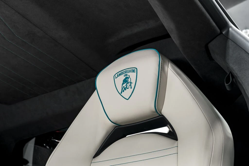 2026 Lamborghini Revuelto - Image 19 of 31