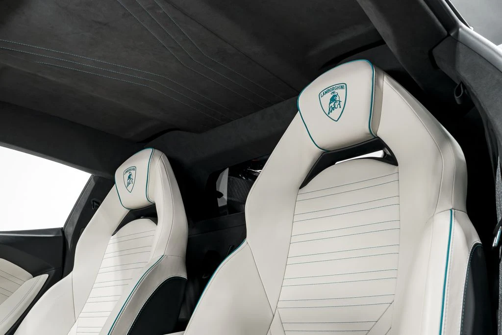 2026 Lamborghini Revuelto - Image 18 of 31