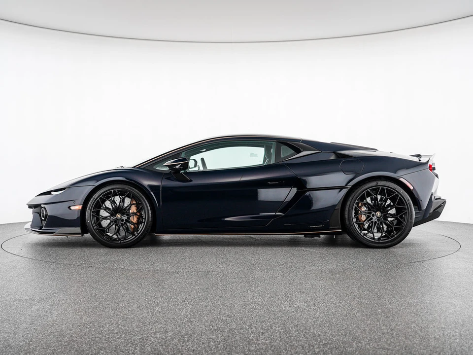 2026 Lamborghini Temerario - Image 2 of 31