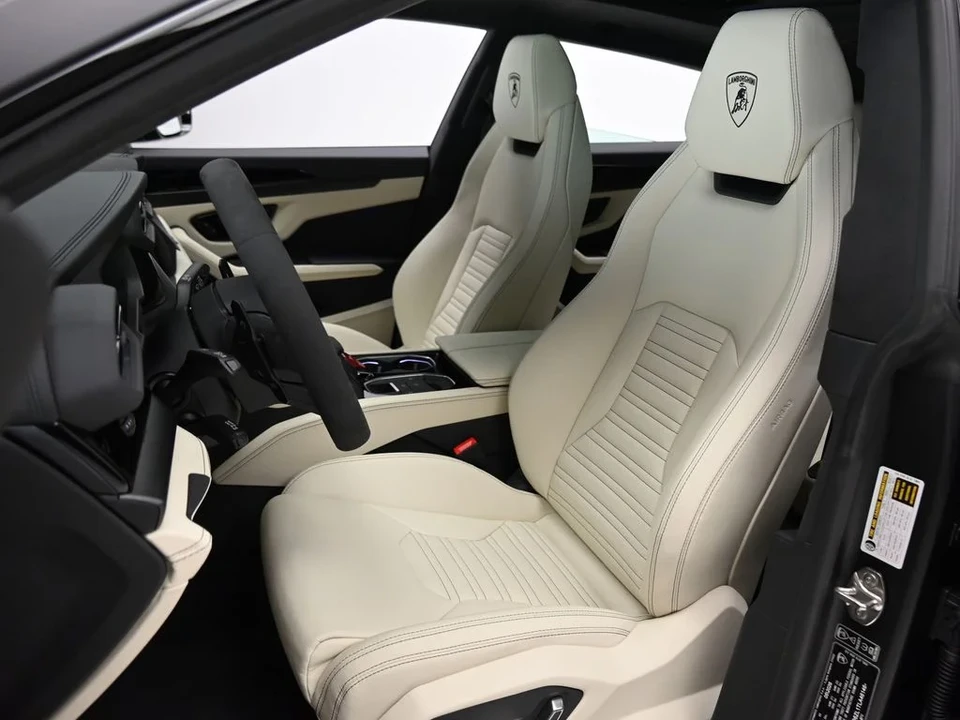2026 Lamborghini Urus SE - Image 16 of 31