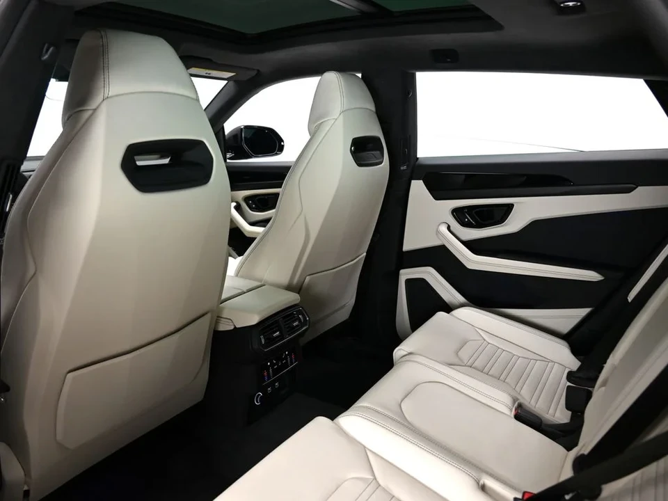 2026 Lamborghini Urus SE - Image 12 of 31