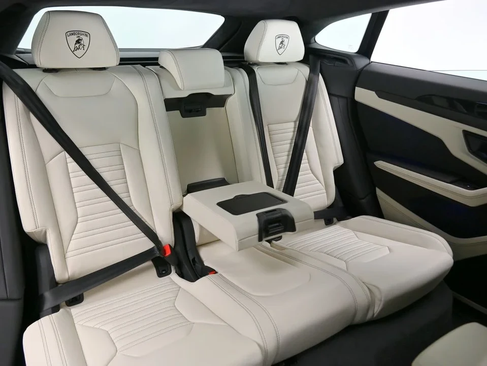 2026 Lamborghini Urus SE - Image 13 of 31