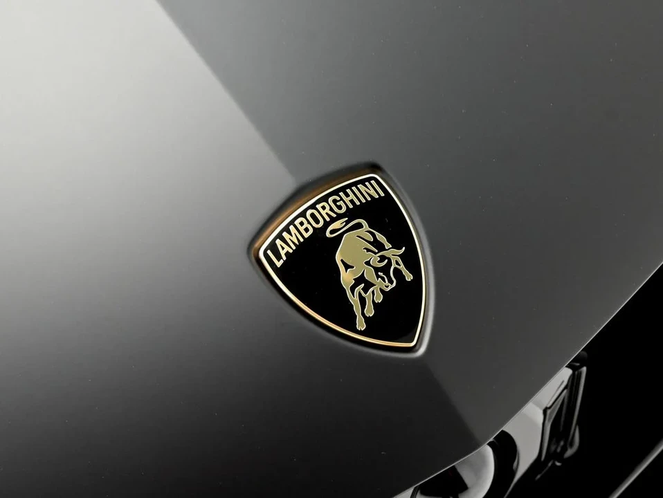 2026 Lamborghini Urus SE - Image 31 of 31