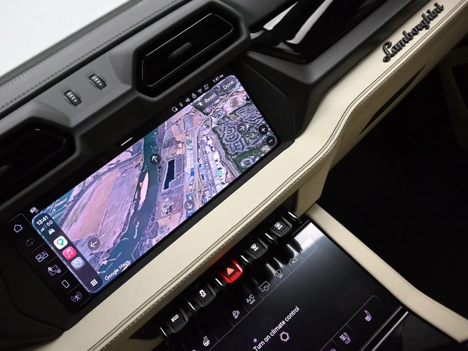 2026 Lamborghini Urus SE - Image 23 of 31