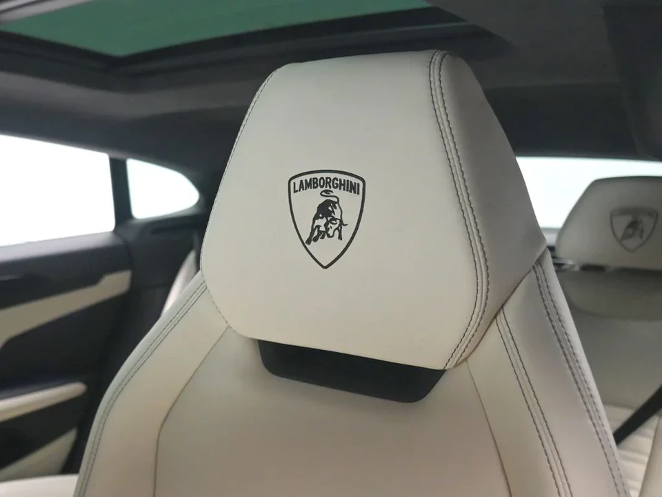 2026 Lamborghini Urus SE - Image 19 of 31
