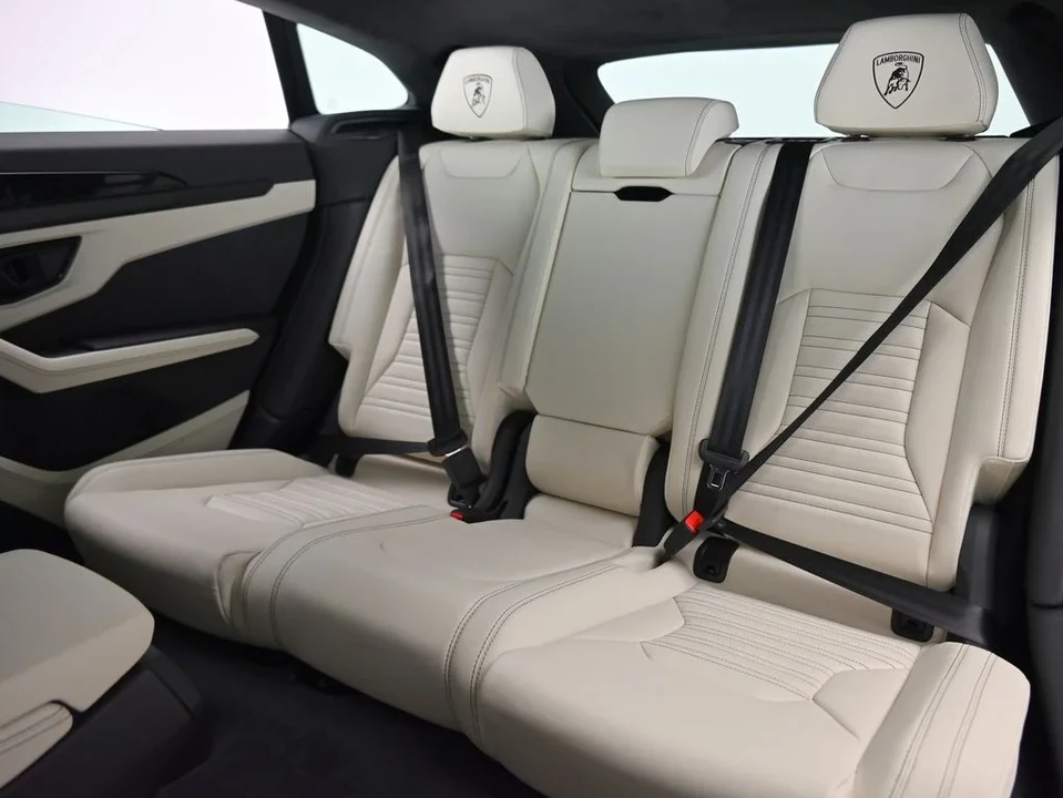 2026 Lamborghini Urus SE - Image 17 of 31
