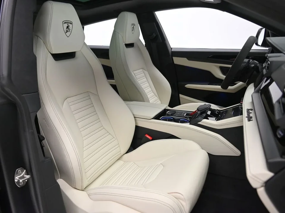 2026 Lamborghini Urus SE - Image 15 of 31