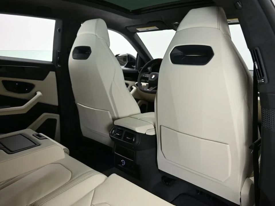 2026 Lamborghini Urus SE - Image 10 of 31