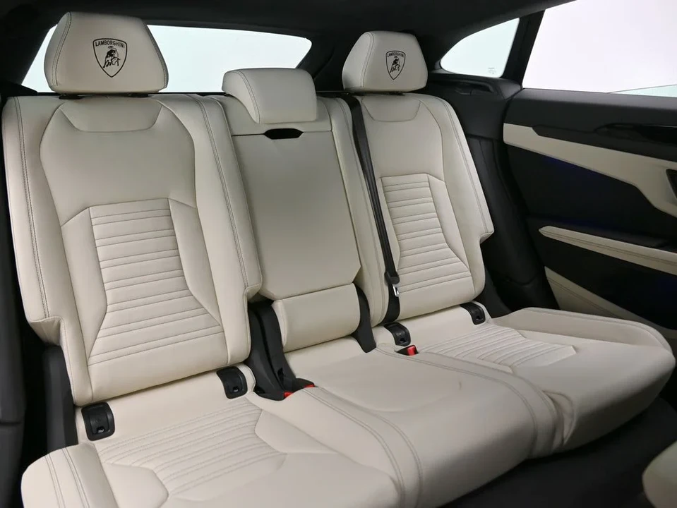 2026 Lamborghini Urus SE - Image 14 of 31